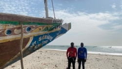 Une plage et des airs de jeux complétement nettoyés par les jeunes de Bargny à Dakar, le 28 décembre 2020. (VOA/Seydina Aba Gueye)