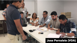 Hondureños en Miami ejercen su derecho al voto, desde la mañana del domingo 26 de noviembre de 2017.