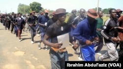 Wasu 'Yan Banga a jihar Adamawa lokacin da suke samun horo daga 'yan sanda
