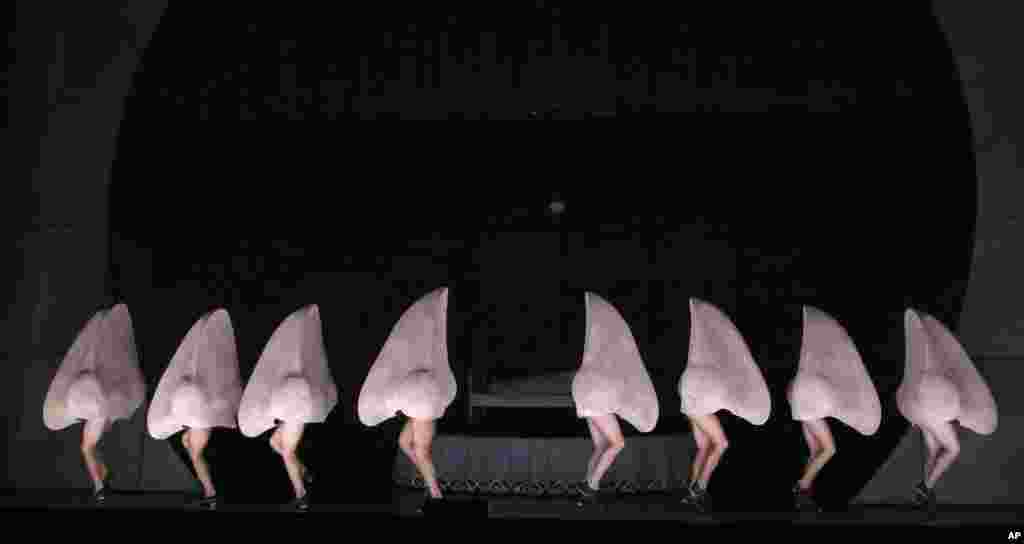 Dancing noses perform during a dress rehearsal for Shostakovich&#39;s opera &quot;The Nose&quot; at the Sydney Opera House in Sydney, Australia.