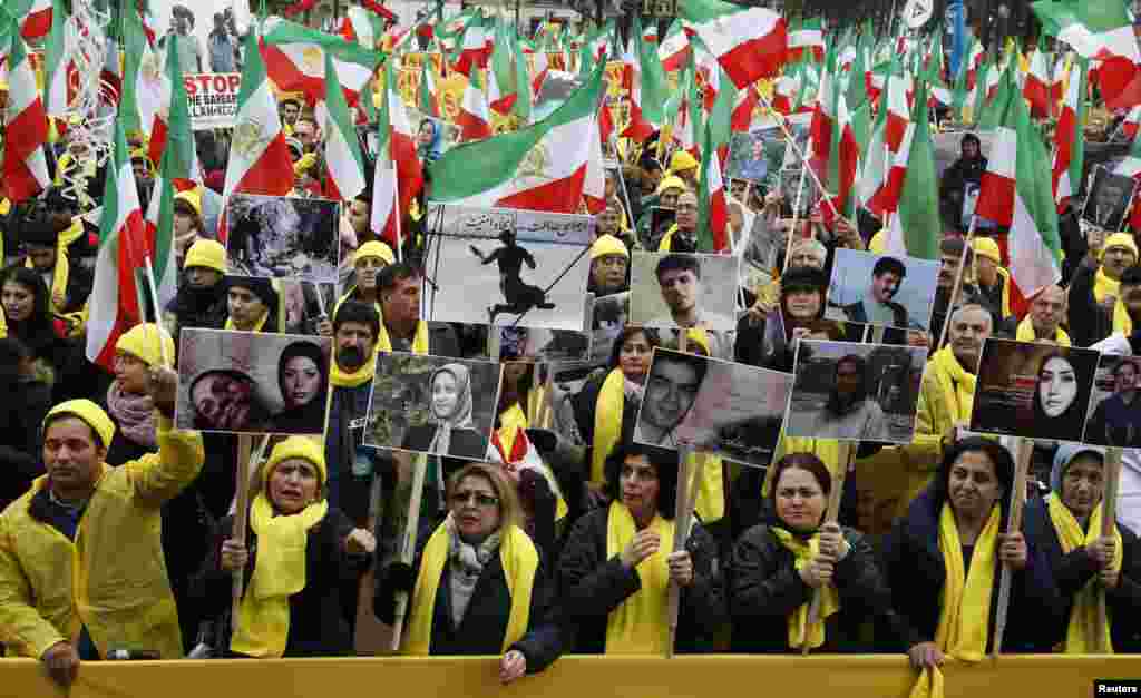 از سویی در یک اعتراض دیگر، تجمع کنندگان که صدها نفر گزارش شدند، با برتن داشتن نمادهای زرد رنگ -که در سالهای اخیر عمدتا وابستگان به شورای ملی مقاومت، تشکیلات نزدیک به مجاهدین خلق از این نماد استفاده می&zwnj;کنند- تظاهرات کردند. آنها نیز به نقض حقوق بشر در ایران اعتراض داشتند.