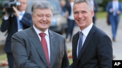 Петр Порошенко и Йенс Столтенберг. Киев, Украина. 10 июля 2017 г.