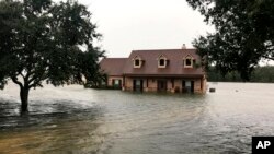 Las crecidas comenzaron a remitir en la mayor parte de la zona de Houston, explicó el alcalde de la ciudad, Sylvester Turner, el jueves 19 de septiembre de 2019 en la noche.