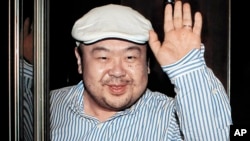 지난 2010년 4월 마카오에서 한국 언론과 인터뷰한 김정남. (자료사진)