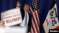 U.S. Republican presidential candidate Donald Trump arrives to speak at a campaign event in Muscatine, Iowa, Jan. 24, 2016.