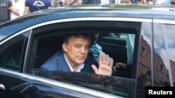 លោក Abdullah Gul អតីត​ប្រធានាធិបតី​តួកគី​ចាកចេញ​ពី​កម្មវិធី​រំឭក​វិញ្ញាណក្ខន្ធ​សម្រា់ប​ជនរងគ្រោះ​នៅ​ក្នុង​រដ្ឋប្រហារ​មួយ​នៅ​ក្នុង​ក្រុង Istanbul កាលពី​ថ្ងៃទី១៧ ខែកក្កដា ឆ្នាំ២០១៦។