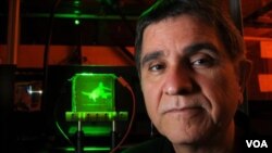 Nasser Peyghambarian, científico de la Universidad de Arizona dice que la tecnología está más cercana.