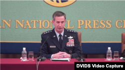 케빈 슈나이더 주일미군사령관이 지난 25일 일본기자클럽 주최 회견에서 북한의 위협과 미-일 연합훈련 계획 등에 대해 밝혔다. 사진: 미 국방영상정보배포시스템(DVIDS) 영상 캡쳐.