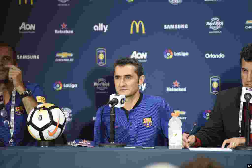 Le nouveau sélectioneur du Barça, Ernesto Valverde, lors de la conférence de presse du 29 juillet 2017, à Miami.