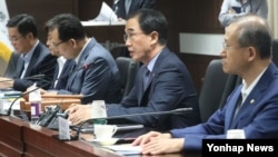 조명균 한국 통일부 장관이 21일 서울 세종로 정부서울청사에서 열린 남북교류협력추진협의회에서 발언하고 있다.