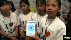 Lorn Dara Soucheng, 12, (middle), team leader and other team members show the Cambodia Identity Product app that they have created at the Technovation Challenge World Pitch Summit girl mobile app competition at Google headquarters in Mountain View, CA, Wednesday, August 09, 2017. (Sophat Soeung/VOA Khmer) 