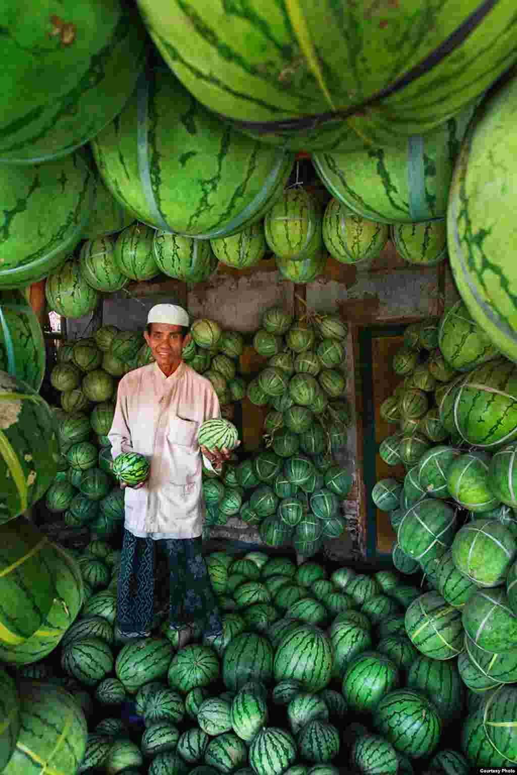 Penjual semangka di Sumenep, Madura. Kiriman: Ocky Dwi Putranto (2252759).