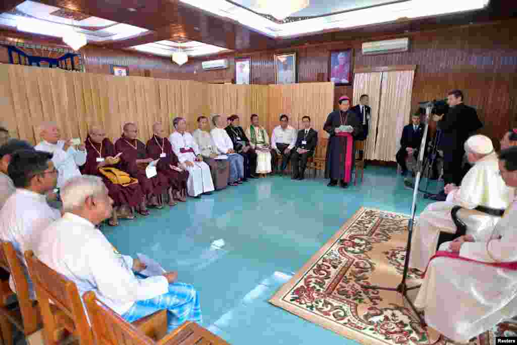 Pope Francis meets the religious leaders of Myanmar in the Archbishop&#39;s House in Yangon, Nov. 28, 2017.
