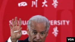 Wapres AS Joe Biden memberikan pidato di Universitas Sichuan (21/8).