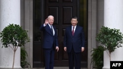 ប្រធានាធិបតី​សហរដ្ឋ​អាមេរិក​លោក Joe Biden ស្វាគមន៍​ប្រធានាធិបតី​ចិន​លោក Xi Jinping កាលពីថ្ងៃទី​១៥ វិច្ឆិកា ឆ្នាំ២០២៣។