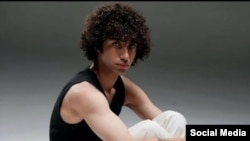 امیرحسین حاتمی در زمان بازداشت تنها ۱۸ سال داشت و اعدام او به فاصله چند هفته از بازداشتش صورت گرفته است.