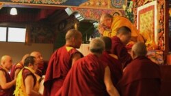 ༸གོང་ས་མཆོག་གིས་དཔལ་སྤུངས་ཤེས་རབ་གླིང་དུ་རབ་གནས་མཛད་པ།