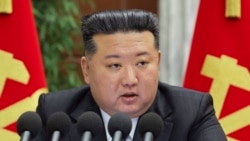 Pemerintah Korea Utara, pemimpin Korea Utara Kim Jong Un menyampaikan pidato pada pertemuan yang diadakan pada 23-27 Desember 2024 di Pyongyang. (Foto: via AP)