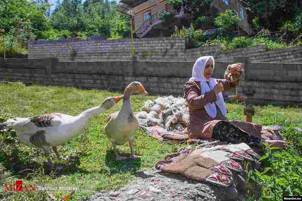 آخرین بازمانده های هنرهای بومی سنتی عکس: بهروز خسروی