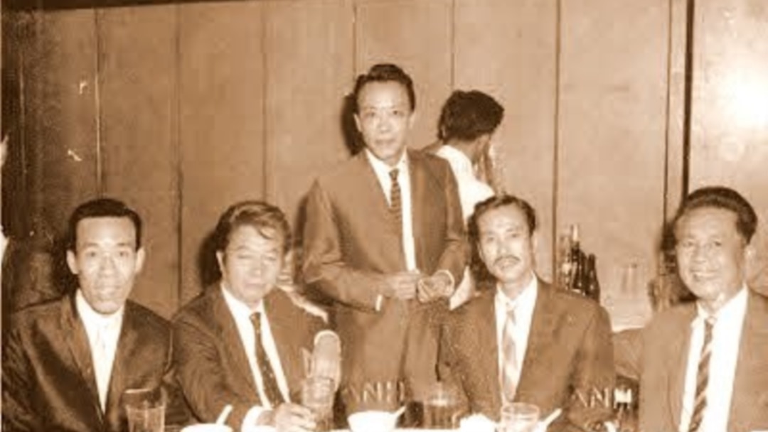 Họa sĩ Tạ Tỵ là một trong những nghệ sĩ có sức ảnh hưởng rộng lớn trong nền văn hóa nghệ thuật Việt Nam. Hãy xem những hình ảnh liên quan đến ông để cảm nhận sự tài hoa và bản sắc của nghệ thuật Việt Nam.