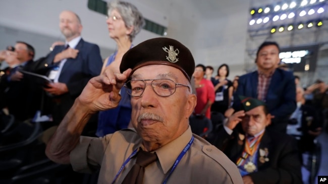 比利时的韩战老兵弗朗西斯·邱本斯在韩国首尔参加纪念联合国军参战的仪式。（2018年7月27日）