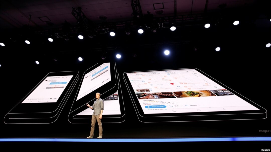Glen Murphy, kepala Android UX Google, berbicara dalam acara peluncuran ponsel pintar Samsung terbaru, "Infinity Flex", yang bisa dilipat, di San Francisco, 7 November 2018.