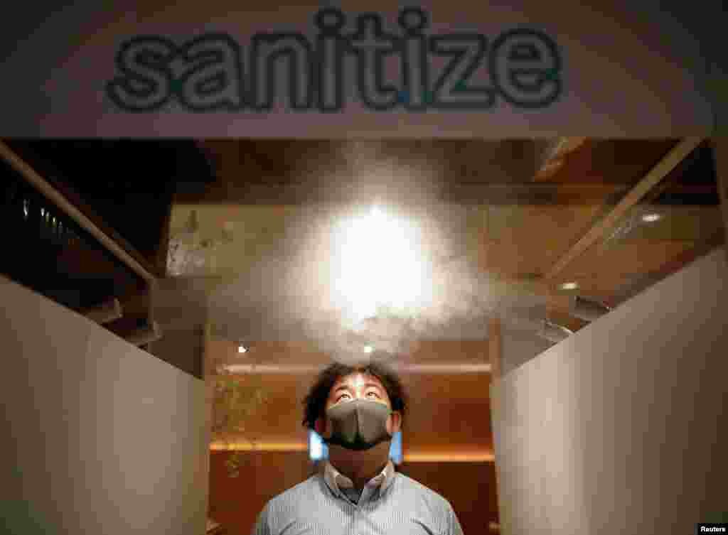 جاپان میں مختلف کاروباری مراکز، ہوٹلز اور جوا خانوں میں جراثیم کش گیٹس نصب کیے گئے ہیں۔ &nbsp;