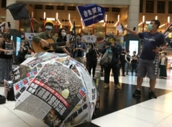 FILE - Protesters holding banners in support of Hong Kong pro-democracy demonstrators attend a rally against the Chinese government’s newly announced national security legislation for Hong Kong, at Taipei main train station in Taiwan May 23, 2020. (REUTER
