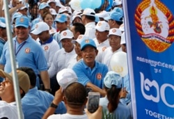 FILE PHOTO- Cambodian Prime Minister Hun Sen, center, greets his supporters during his Cambodian People's Party's last campaign for the July 29 general election, in Phnom Penh, Cambodia, Friday, July 27, 2018. (AP Photo)