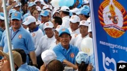 Cambodian Prime Minister Hun Sen, center, greets his supporters during his Cambodian People's Party's last campaign for the July 29 general election, in Phnom Penh, Cambodia, Friday, July 27, 2018. 