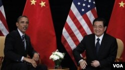 Presiden Barack Obama bertemu Presiden Hu Jintao di sela KTT G-20 di Seoul, 11 November 2010. Hu Jintao sedang dalam perjalanan untuk lawatan ke Amerika.