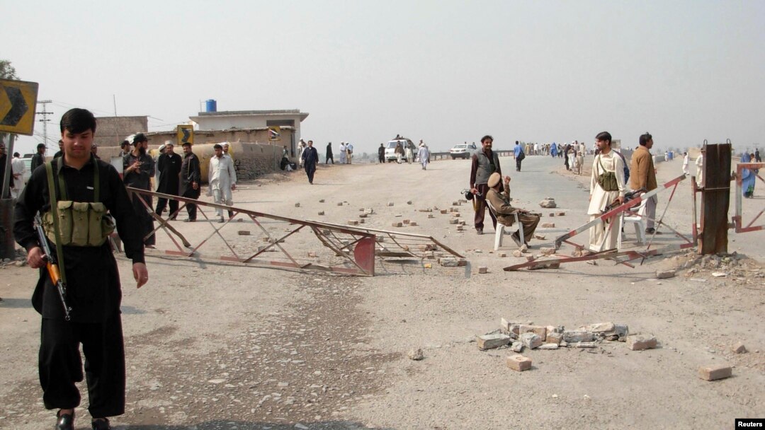 دامنيتي سرچينو ترمخه دخيبرايجنسۍ دلرې پرتې سيمې تيراه په مستک سيمه کې دامنيتي ځواکونو او ترهه ګرو ترمينځ نښته شوې ده چې له امله يې څلور ترهه ګر وژل شوي او دهغوي مړي وروستو دجمرود روغتون ته رسول شوي دي.