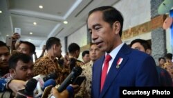 Presiden Joko Widodo memberikan keterangan kepada media di Jakarta Convention Center, hari Rabu, 19 Juli 2017. (Foto: Biro Setpres RI)