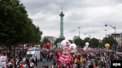 Une marche à Paris, France, 28 juin 2016. epa/ ETIENNE LAURENT