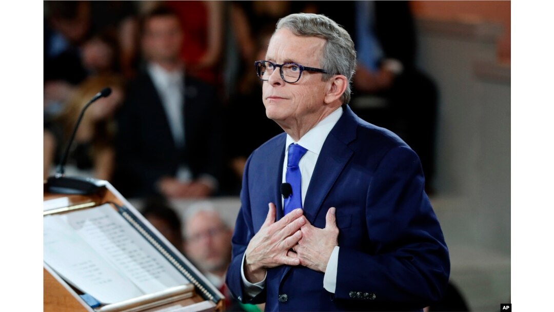 ARSIP – Gubernur Ohio Mike DeWine berbicara dalam sebuah upacara publik di Ohio State House di Columbus, Ohio, 14 Januari 2019