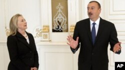 Xillari Klinton prezident Ilhom Aliyev bilan suhbatda inson huquqlariga hurmat masalasini ham ko'tardi