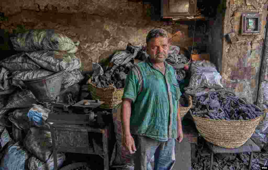 Mohamed Gomma, who trades in roasting-cool in Old Cairo, says, &quot;the prices of roasting-cool this year raised 2 LE per kilogram. Also, people are buying less meat this year, that is why the turnout on the cool market&#160;had deteriorated.&quot; (H. Elrasam/VOA)