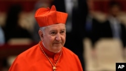 Cardinal Francisco Javier Errazuriz yamuka muri Chili, mu nkuka y'imisa i Vatican, itariki 13/04/2013.