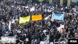 تظاهرات در شهرکرد علیه مدیریت ضعیف و بحران کم‌آبی. چهارشنبه ٣ آذر ١۴۰۰