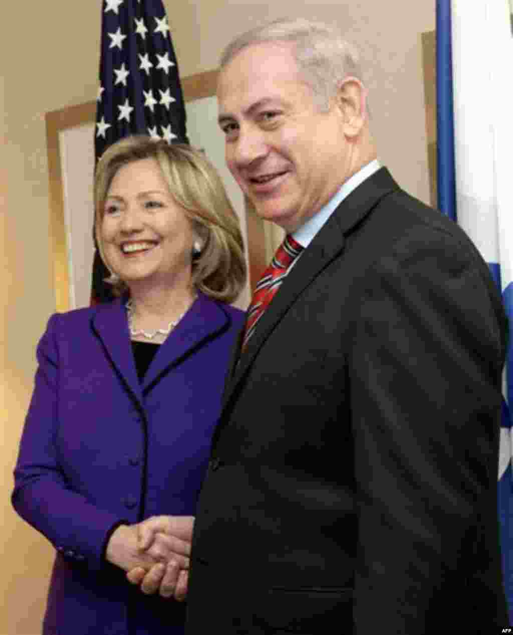 U.S. Secretary of State Hillary Rodham Clinton, left, shakes hands with Israeli Prime Minister Benjamin Netanyahu during their meeting Thursday, Nov. 11, 2010 in New York. (AP Photo/Mary Altaffer)