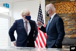 Presiden AS Joe Biden dan Perdana Menteri Inggris Boris Johnson pada pertemuan bilateral menjelang KTT G7 pada 10 Juni 2021, di Carbis Bay, Inggris. (Foto: AP/Patrick Semansky)