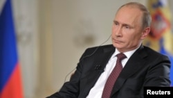 2013年9月3日俄罗斯总统弗拉基米尔·普京在莫斯科郊外接受美联社和俄罗斯第一频道采访