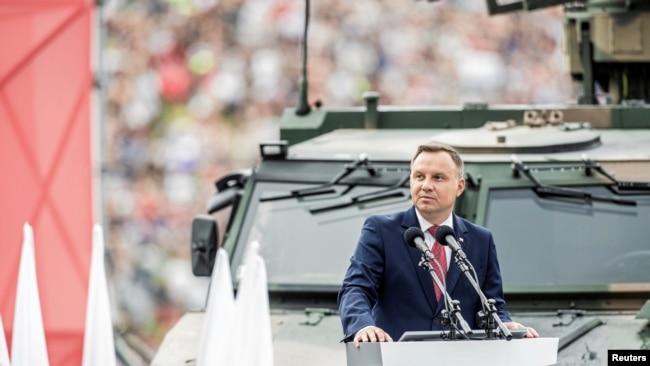 Polşa prezidenti Andjey Duda Varşavada Polşa Milli Ordusu Günü paradında çıxış edir. 15 Avqust 2018-ci il.