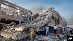 Gedung-gedung yang hancur akibat ledakan di Mogadishu, Somalia, 14 Oktober 2017. 