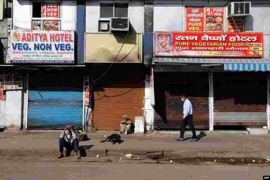 بدھ کو نئی دہلی میں واقع چھوٹے بڑے ہوٹلز بھی مکمل طور پر بند رہے جس سے بے گھر افراد کو سب سے زیادہ مسائل کا سامنا کرنا پڑ رہا ہے۔