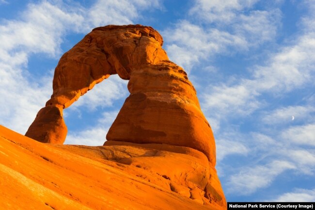 Delicate Arch from underneath