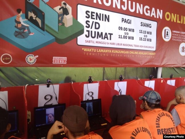 Rutan Cipinang membatasi keluar masuknya orang dengan mengganti layanan kunjungan keluarga dengan online-video call pada waktu yang dijadwalkan (foto: courtesy).
