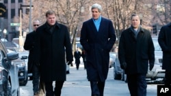 From left, Canadian Foreign Minister John Baird, U.S. Secretary of State John Kerry and Mexican Foreign Secretary Jose Antonio Meade walk toward a lunch appointment at the Union Oyster House restaurant in Boston, Jan. 31, 2015.