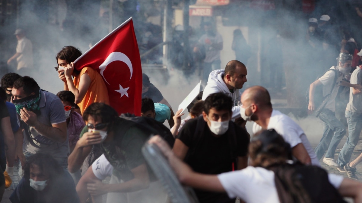 Турция выступает против. Протесты в Турции. Демонстрация в Стамбуле.