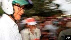 Cambodian opposition leader Sam Rainsy of the Cambodia National Rescue Party wearing a helmet arrives for a rally in Phnom Penh, Cambodia, file photo. 